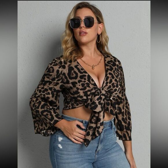 💐Knot front crop top - Picture 3 of 4